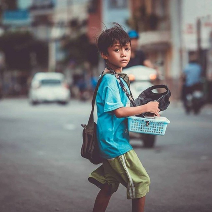 Có bao giờ các Thầy các Cô tự hỏi: "Tại sao ngay giữa lòng Sài Gòn vẫn còn những đứa trẻ như thế này chưa?"