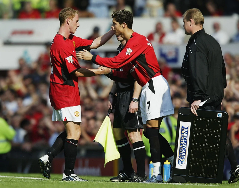 Tiền đạo người Bồ có màn chào sân Premier League 17 năm trước, vào sân từ ghế dự bị. Nguồn: www.manutd.com