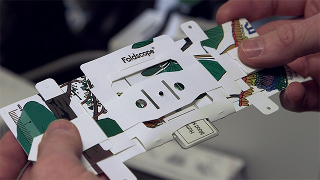 Foldscope trên tay người dùng