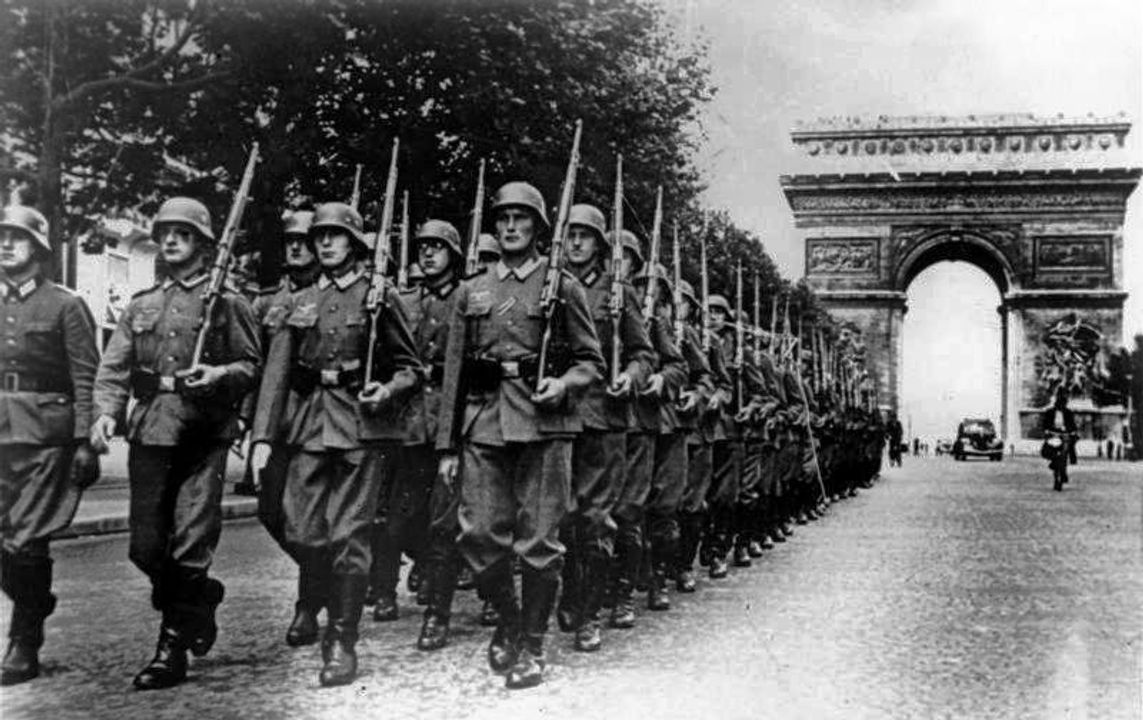 <i>Quân đội Đức Quốc xã tiến vào Paris, ngày 14/06/1940</i>