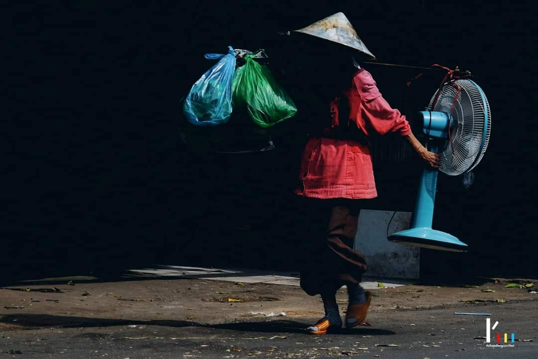 Hình ảnh người mẹ tần tảo mưu sinh cho cuộc sống thường nhật