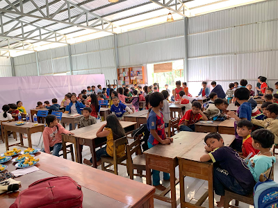 <i>Lớp học của Ranvi Academy, xã Lăng, huyện Tây Giang, tình Quảng Nam.</i>
