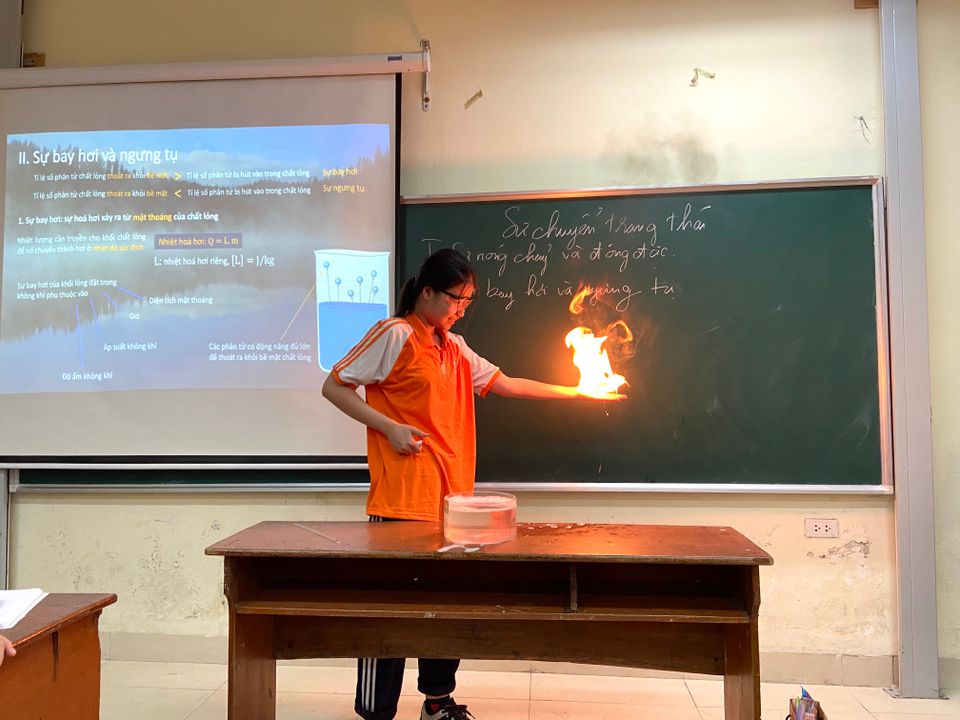 Một thí nghiệm minh hoạ trong bài Nhiệt hoá hơi