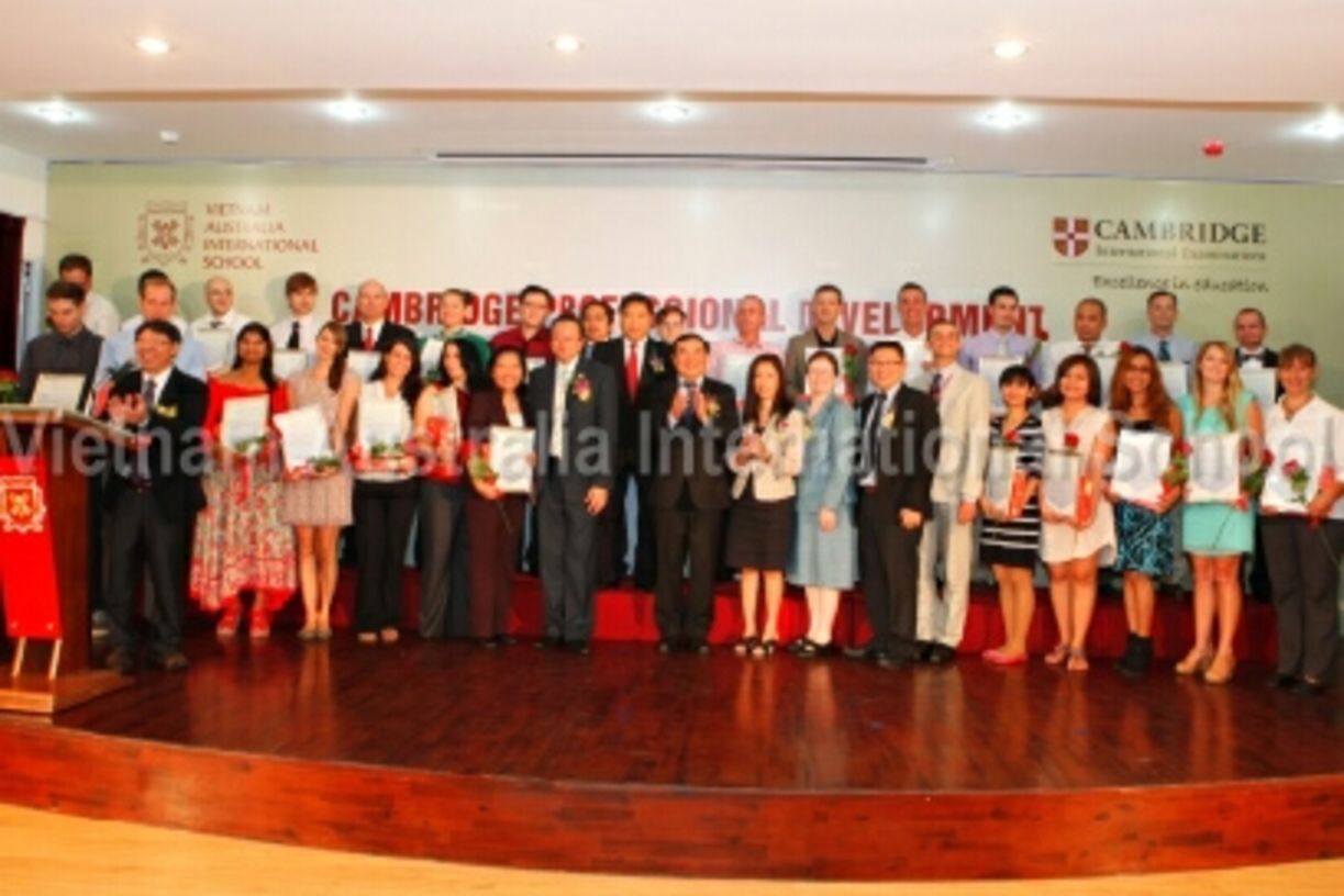 Gần 150 giáo viên VAS nhận Chứng chỉ Bồi dưỡng Nghiệp vụ Chương trình Cambridge 