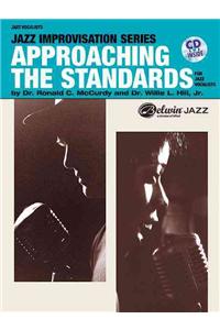 Approaching the Standards for Jazz Vocalists: Book & CD [With CD]