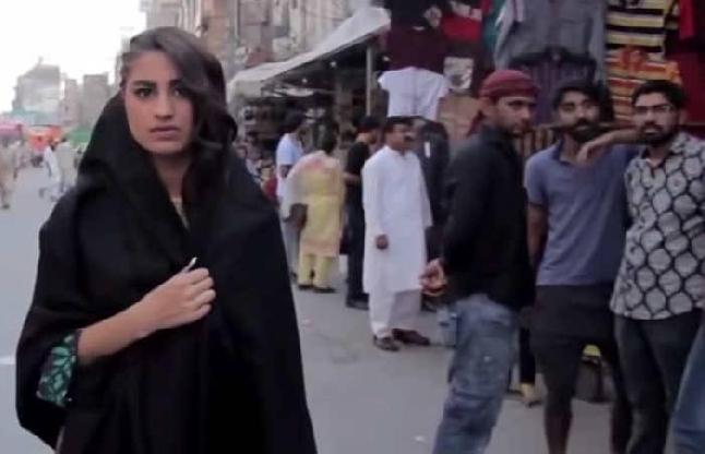VIDEO: जब लड़कियों ने दिया पाकिस्तानी मनचलों को करारा जवाब VIDEO: जब लड़कियों ने दिया पाकिस्तानी मनचलों को करारा जवाब