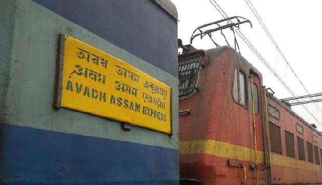इंटरलॉकिंग के कारण कई गाड़ियों के मार्ग परिवर्तन, अवध असम के मार्ग में बदलाव नहीं इंटरलॉकिंग के कारण कई गाड़ियों के मार्ग परिवर्तन, अवध असम के मार्ग में बदलाव नहीं