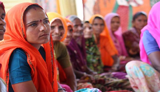 इस गांंव की महिलाएं हर साल तीन महीने के लिए हो जाती हैं विधवा! इस गांंव की महिलाएं हर साल तीन महीने के लिए हो जाती हैं विधवा!