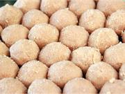 Shekhawati Mishthan Bhandar ke Besan Laddoo