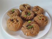 Paharia Sweets Namkeen Restaurent ka  Makhan Bada