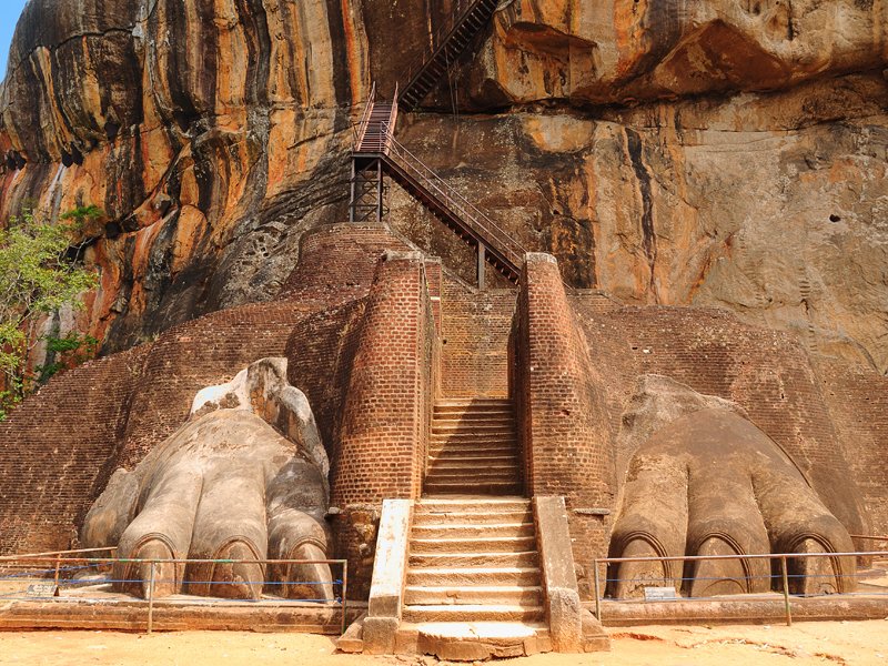 DAY 02 - (NEGOMBO / SIGIRIYA)