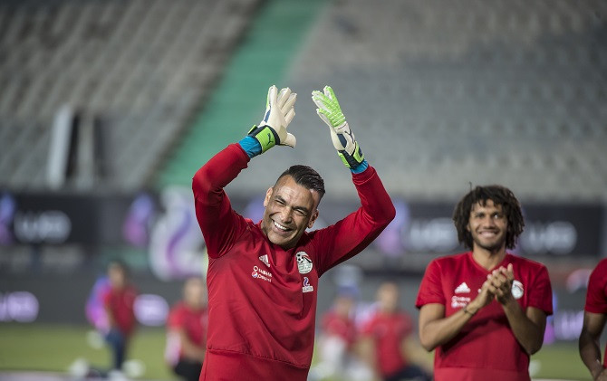 Essam El-Hadary masih punya kesempatan untuk catatkan rekor di Piala Dunia dalam dua laga ke depan.