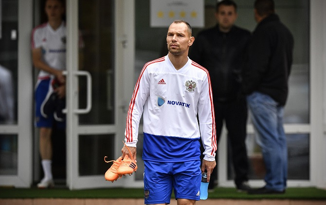 Sergei Ignashevich telah melakoni laga pertama bersama Rusia dengan senyum di bibir.