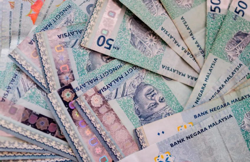 Kerajaan Wajibkan Gaji Minimum RM1,700 Bermula Ogos