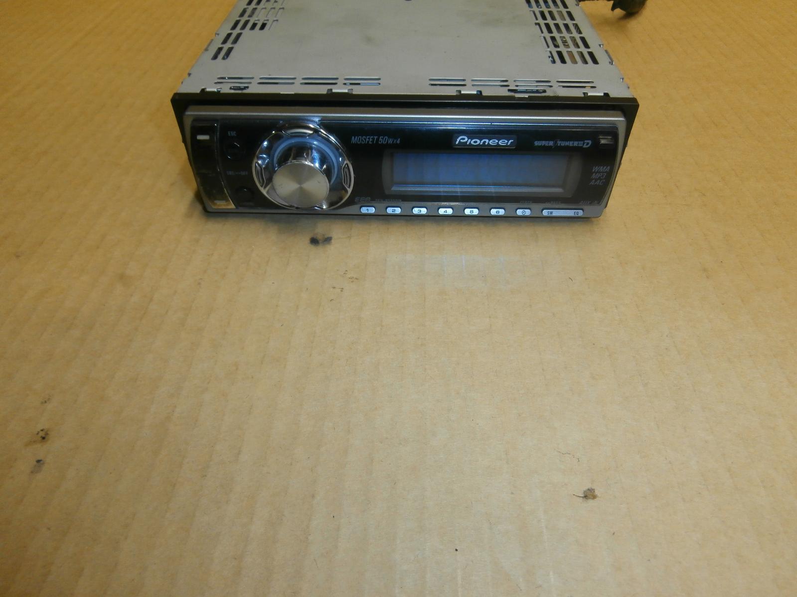 View Auto part Radio/Cd/Dvd/Sat/Tv Nissan Pathfinder 2000
