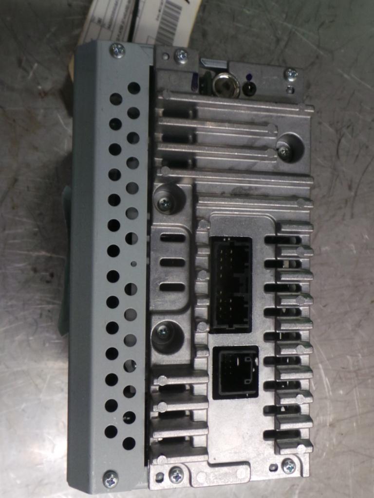 View Auto part Radio/Cd/Dvd/Sat/Tv Mitsubishi 380 2005