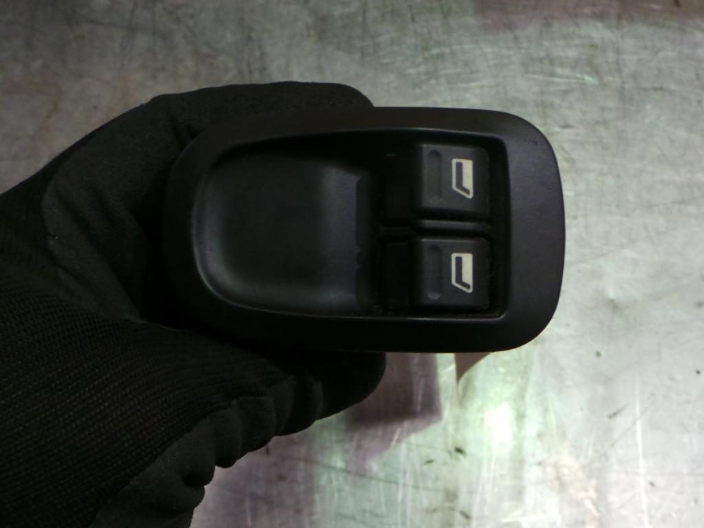 View Auto part Pwr Dr Wind Switch Peugeot 206 2006