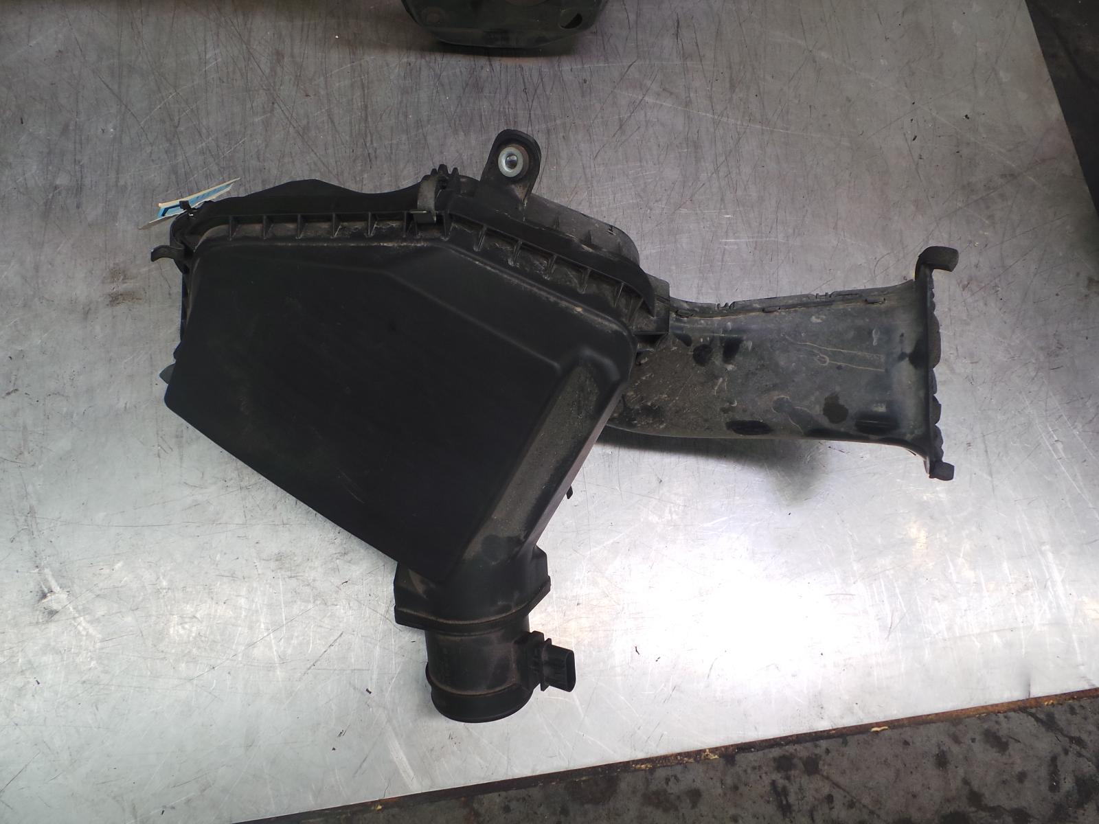 View Auto part Air Cleaner/Box Holden Commodore 2008