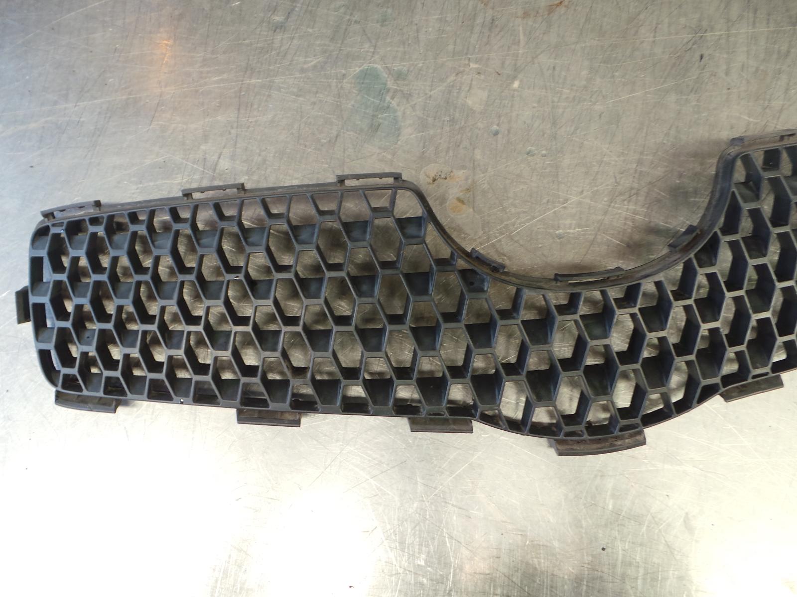 2006 Toyota Yaris Grille View Auto part Grille Toyota Yaris 2006