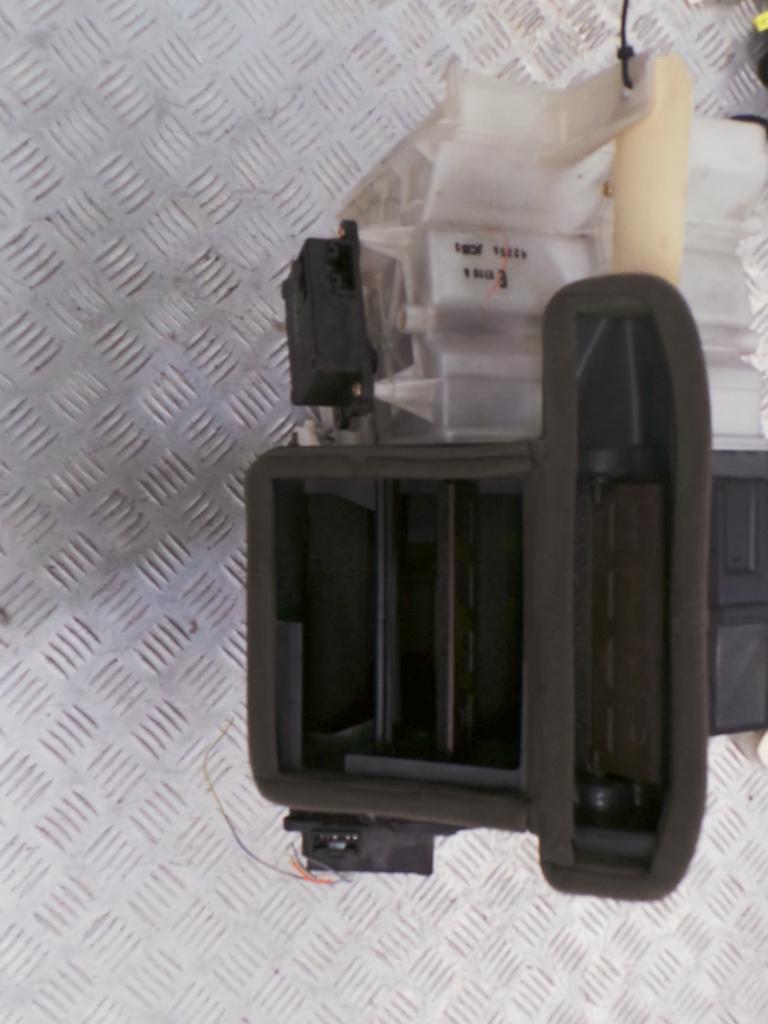 View Auto part Heater Core/Box Mazda Tribute 2004
