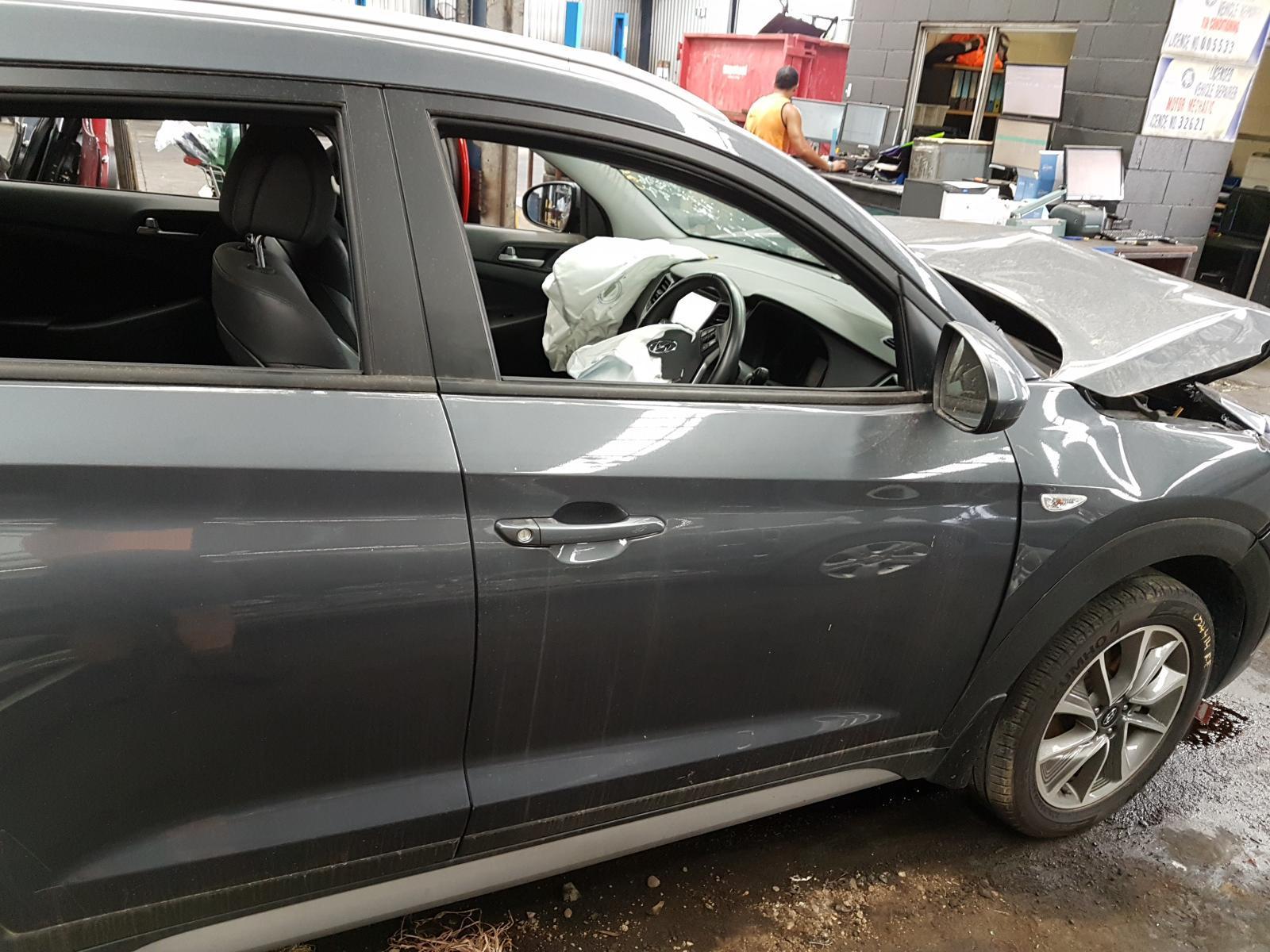 View Auto part Right Front Door Window Hyundai Tucson 2017