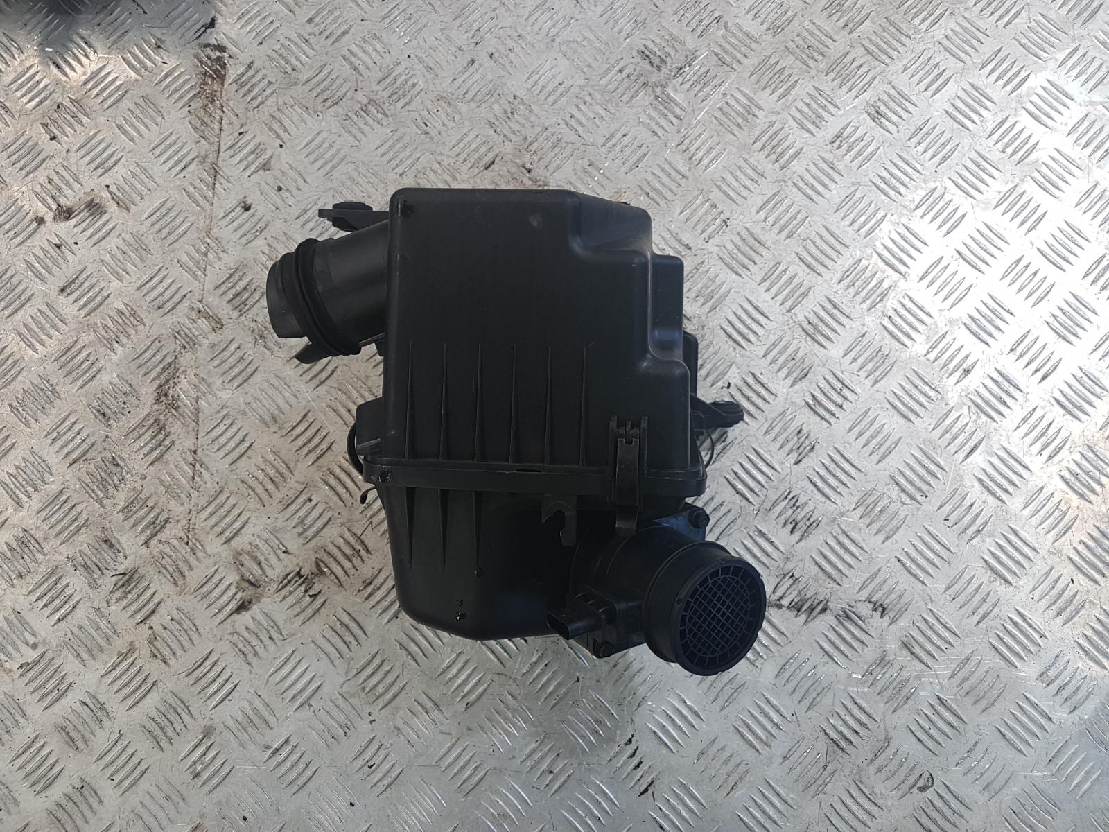 View Auto part Air Cleaner/Box Hyundai I30 2010