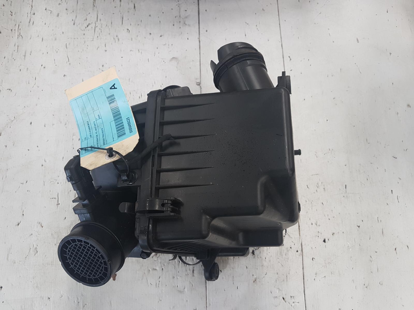 View Auto part Air Cleaner/Box Hyundai I30 2009