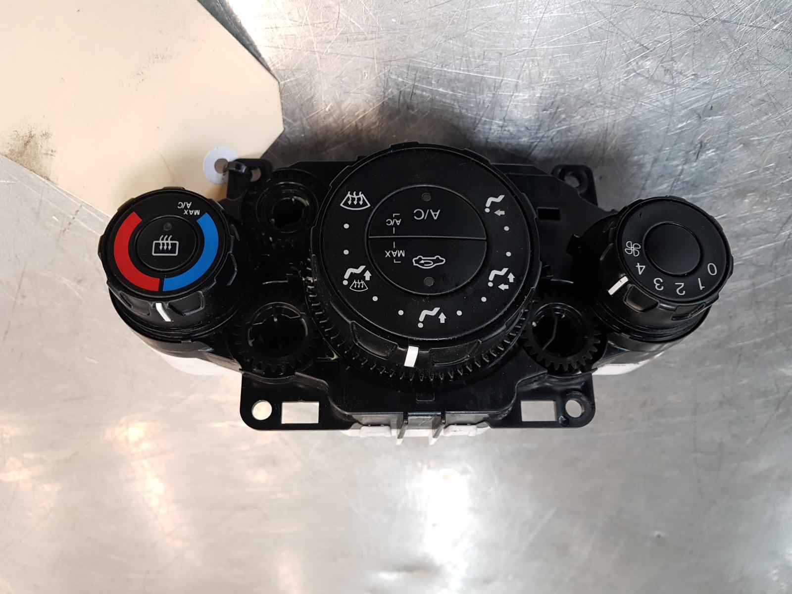 View Auto part Heater/Ac Controls Ford Fiesta 2011