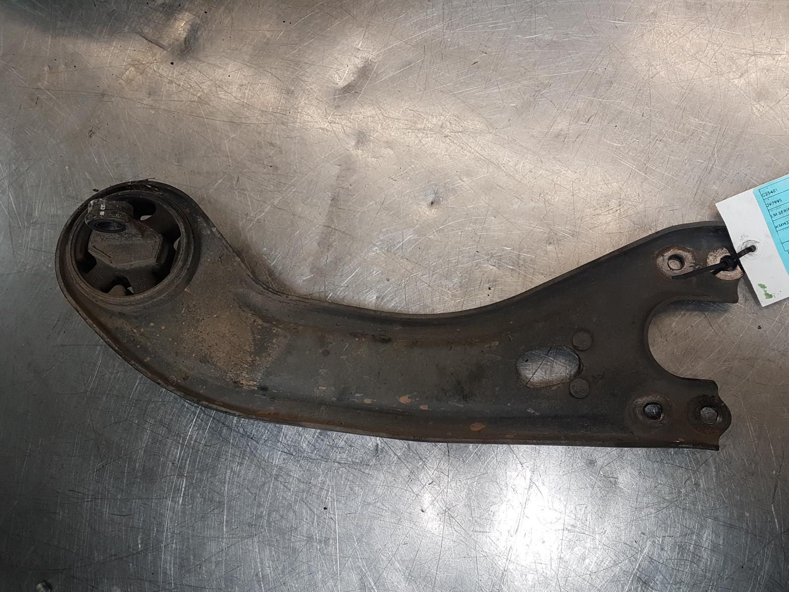 View Auto part Left Rear Trailing Arm Hyundai Ix35 2012