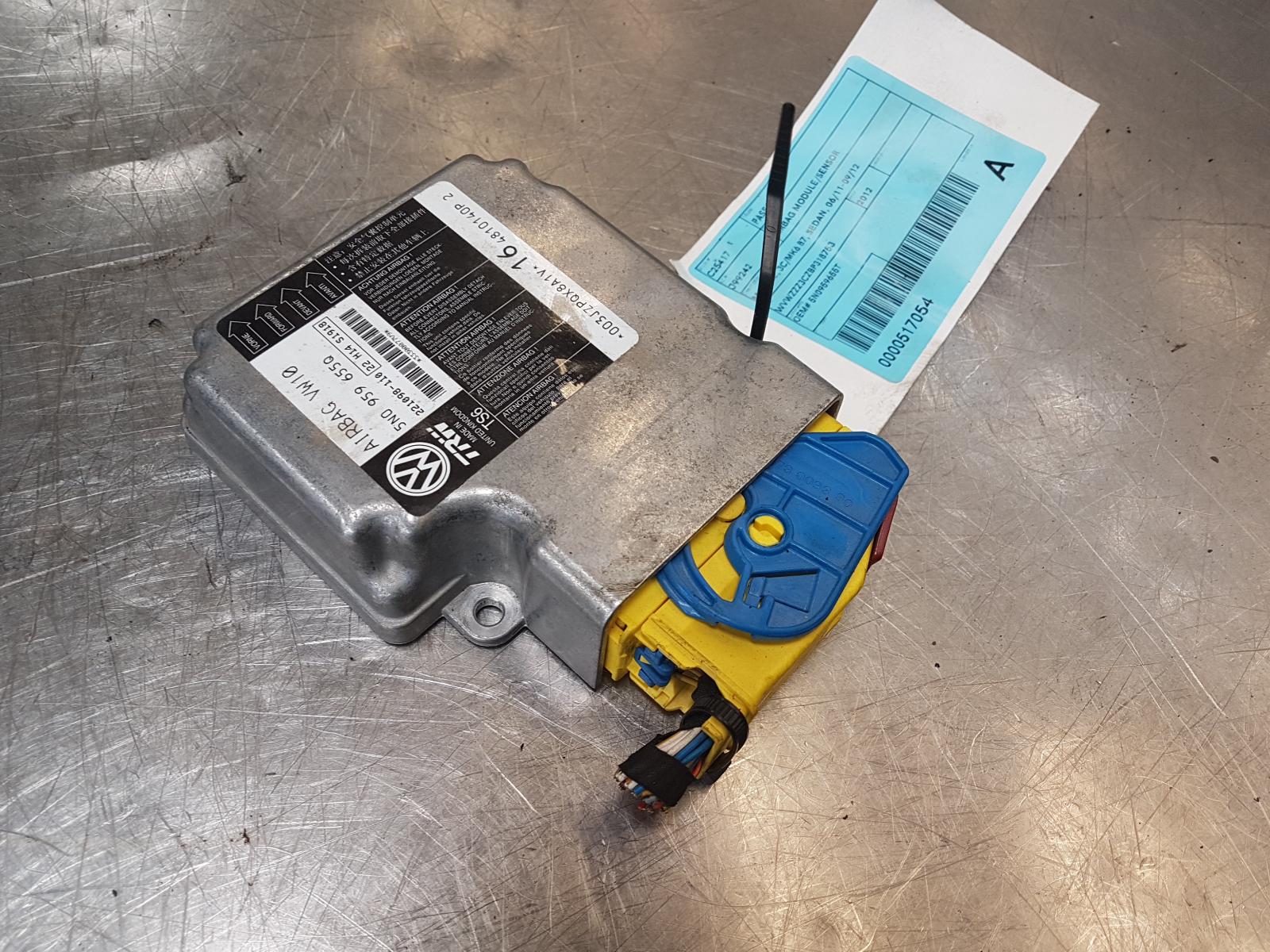 View Auto part Airbag Module/Sensor Volkswagen Passat 2012