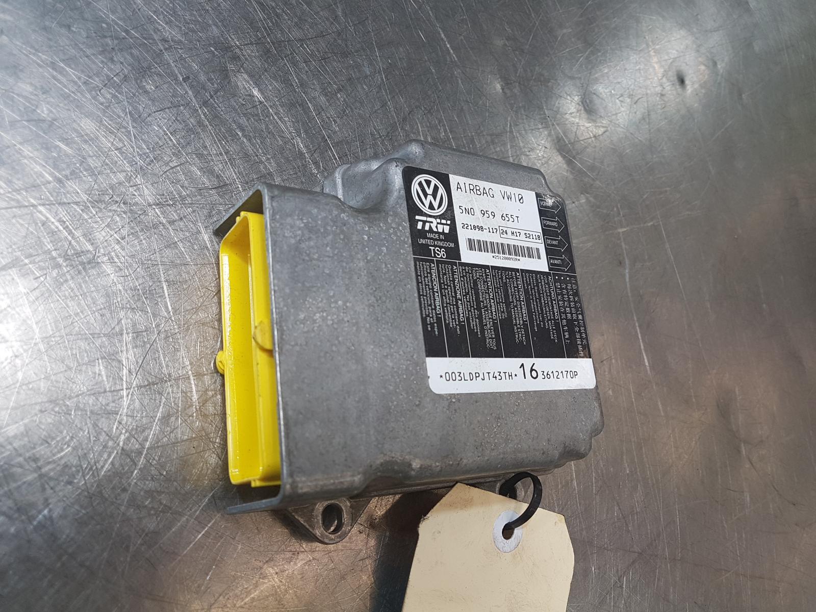 View Auto part Airbag Module/Sensor Volkswagen Passat 2012