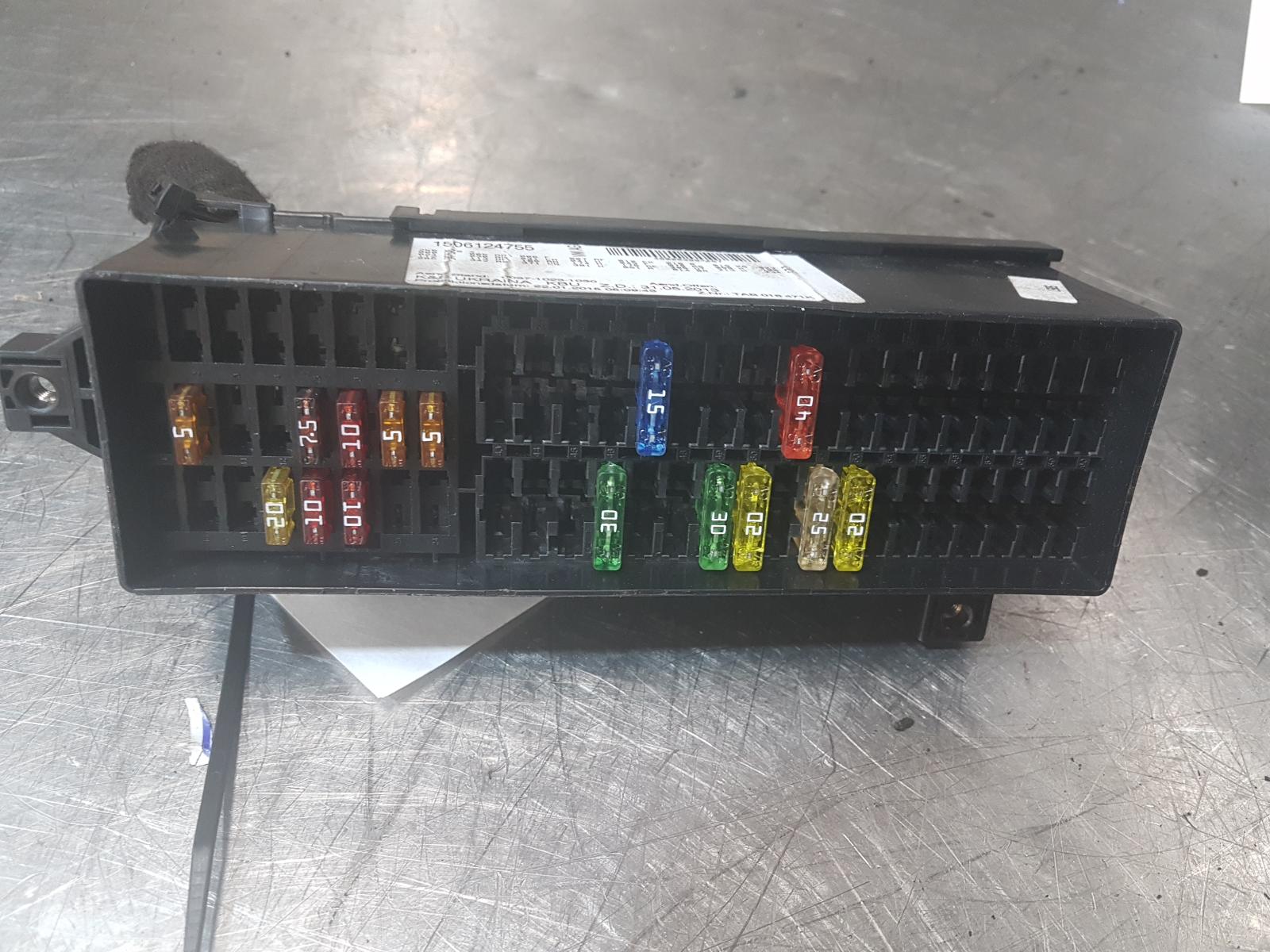 View Auto part Fuse Box Volkswagen Caddy 2015