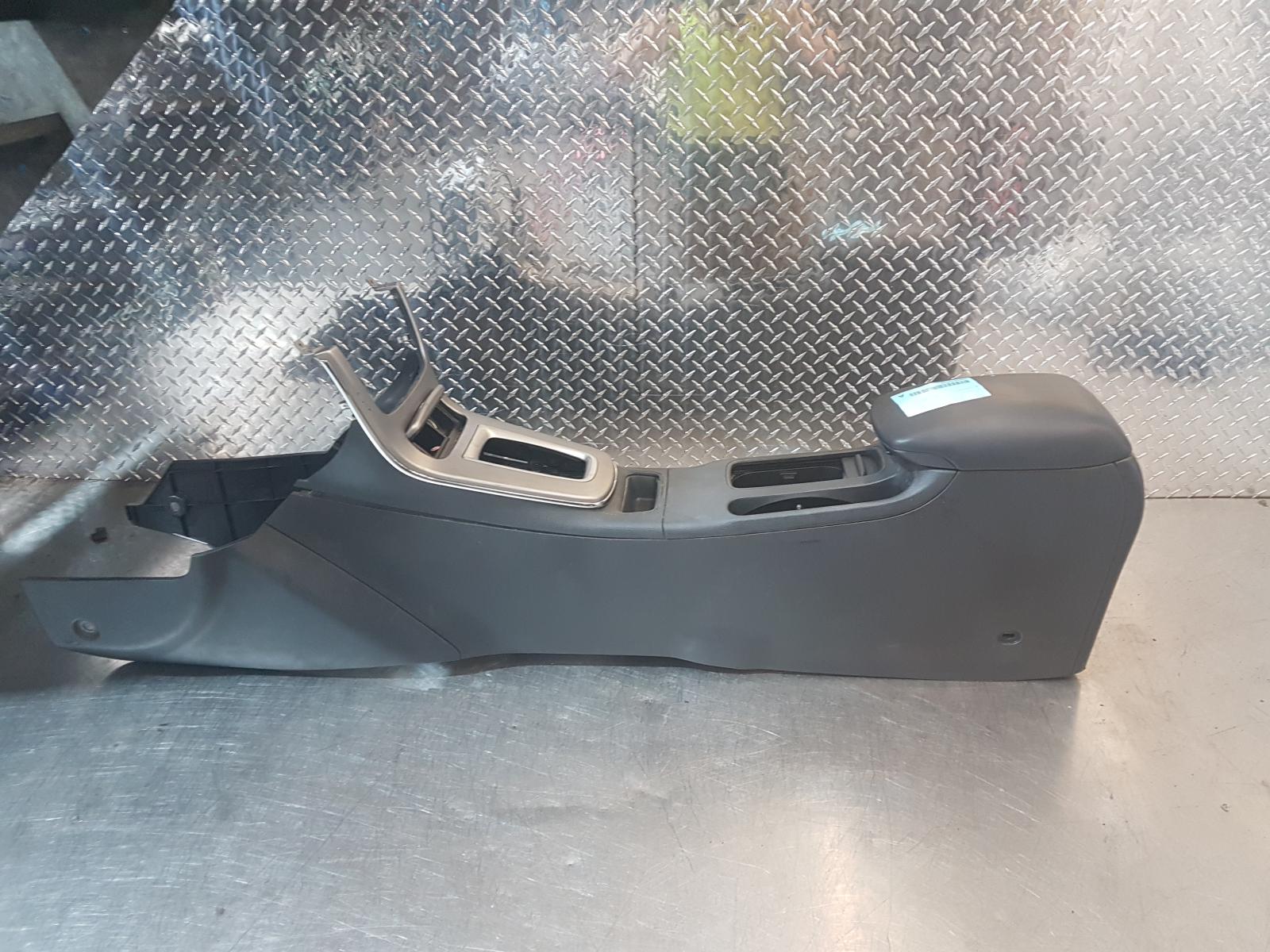 View Auto part Console Nissan Pulsar 2013