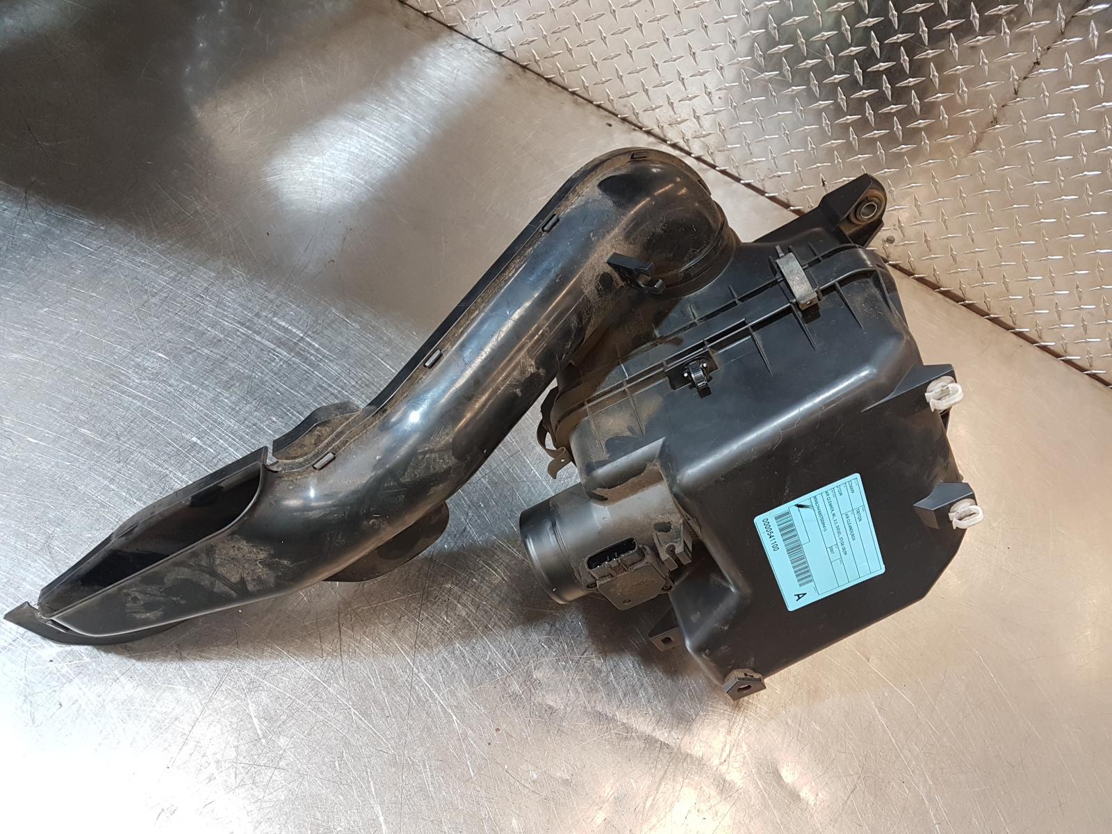 View Auto part Air Cleaner/Box Mitsubishi Triton 2007