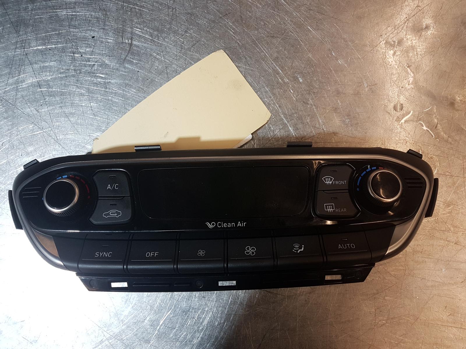 View Auto part Heater/Ac Controls Hyundai I30 2019