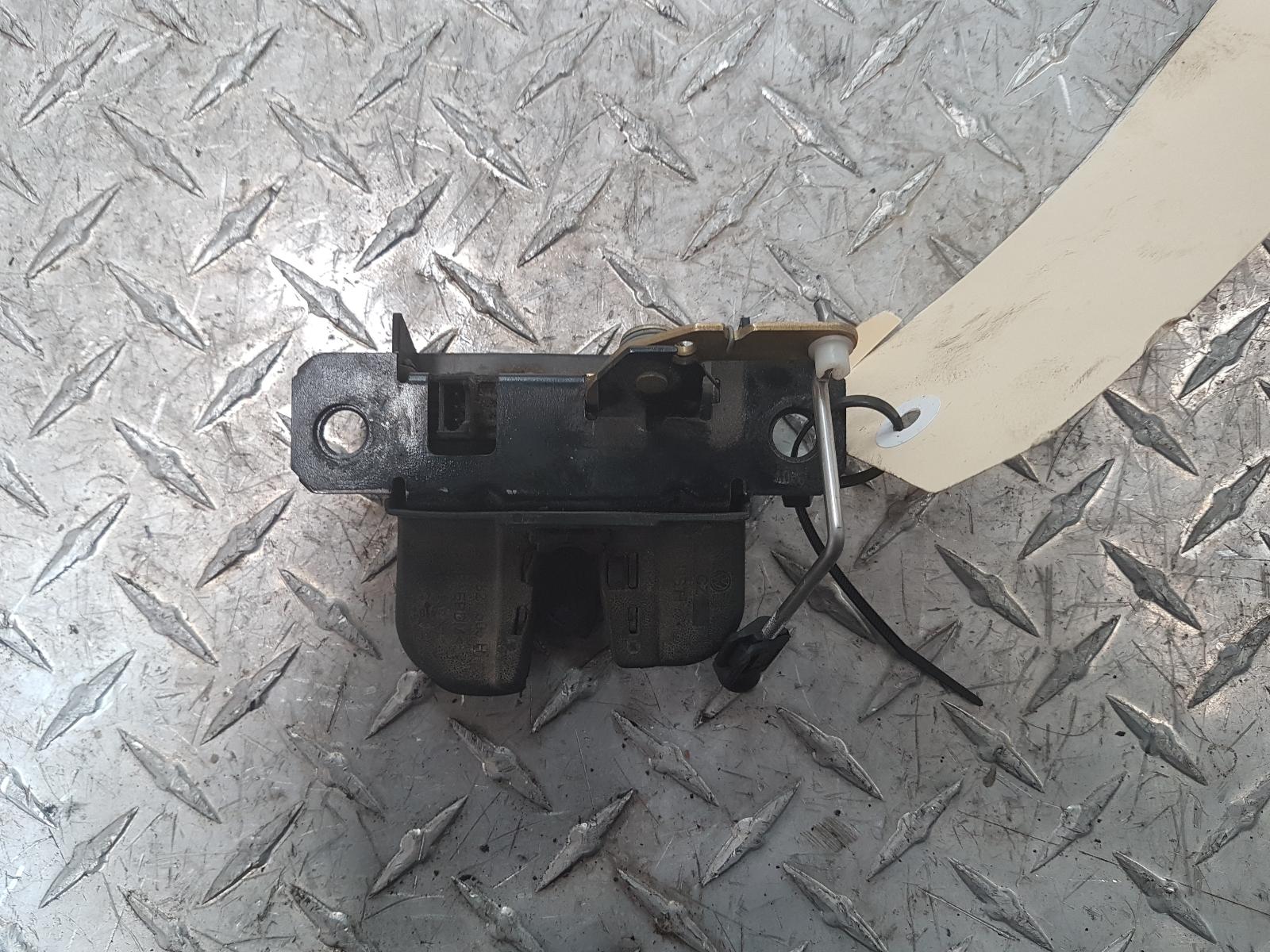 View Auto part Door/Boot/Gate Lock Volkswagen Caddy 2006