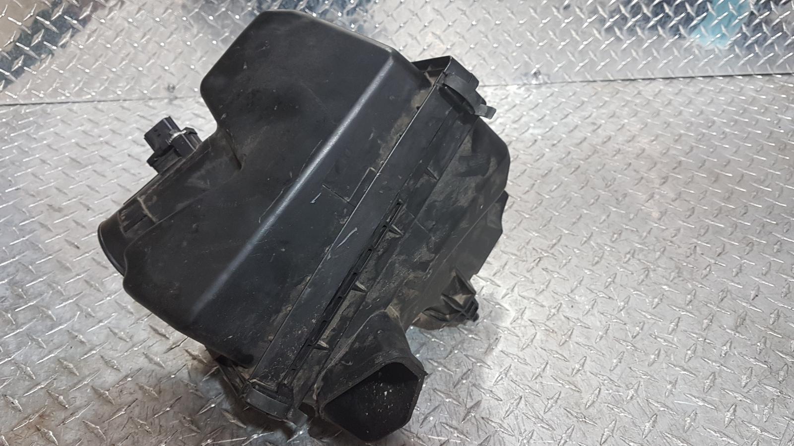 View Auto part Air Cleaner/Box Nissan Murano 2009