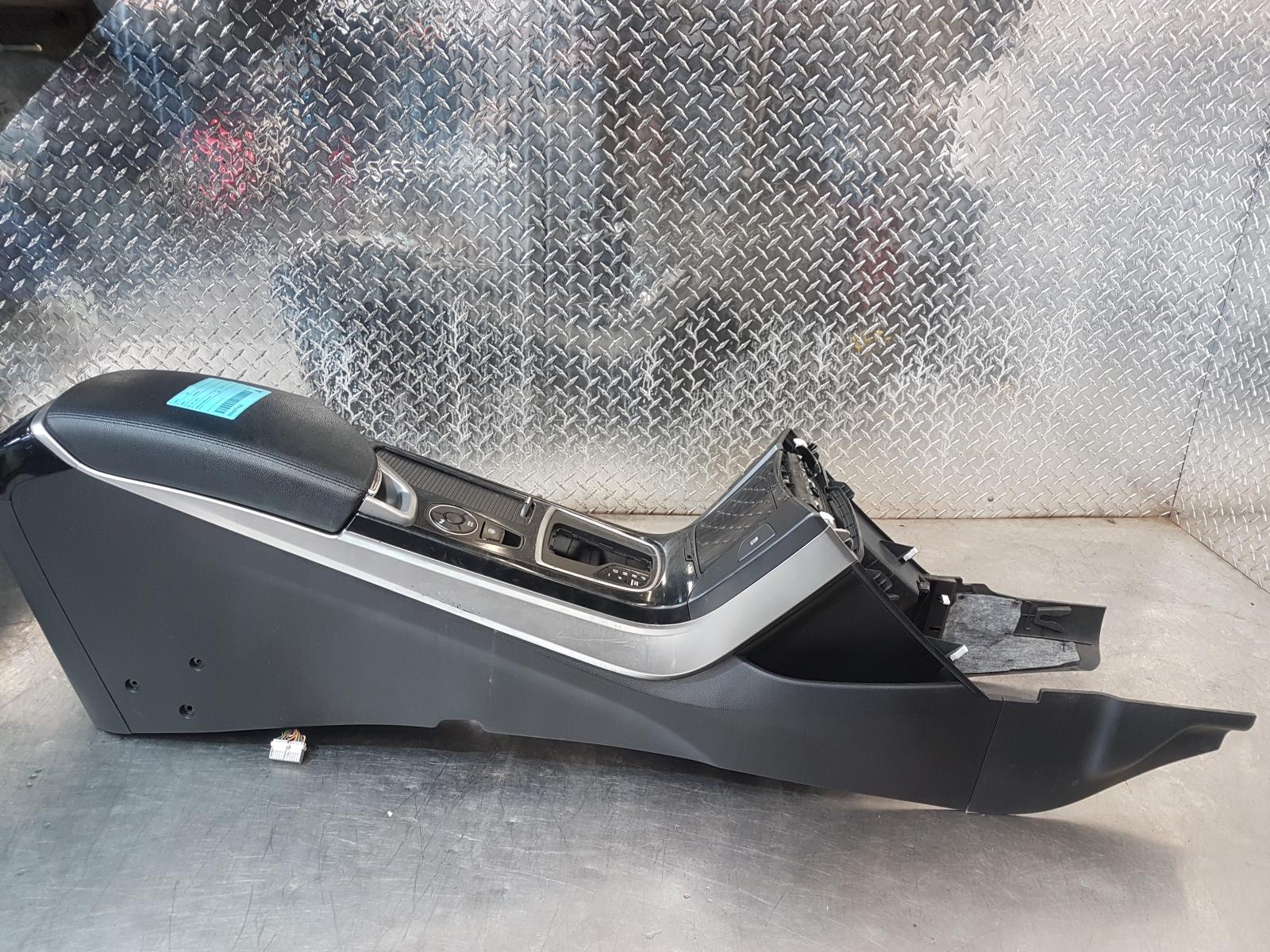 View Auto part Console Hyundai I40 2011