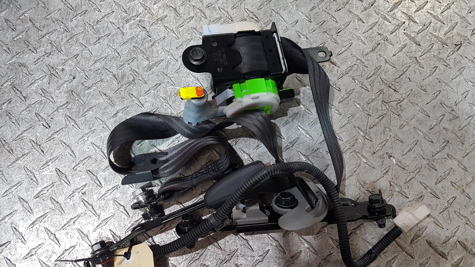 View Auto part Seatbelt/Stalk Hyundai Accent 2014