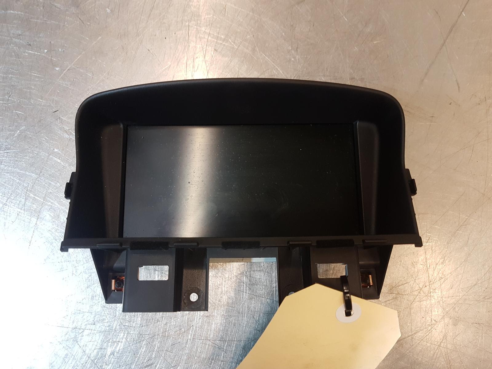 View Auto part Radio/Cd/Dvd/Sat/Tv Holden Cruze 2012