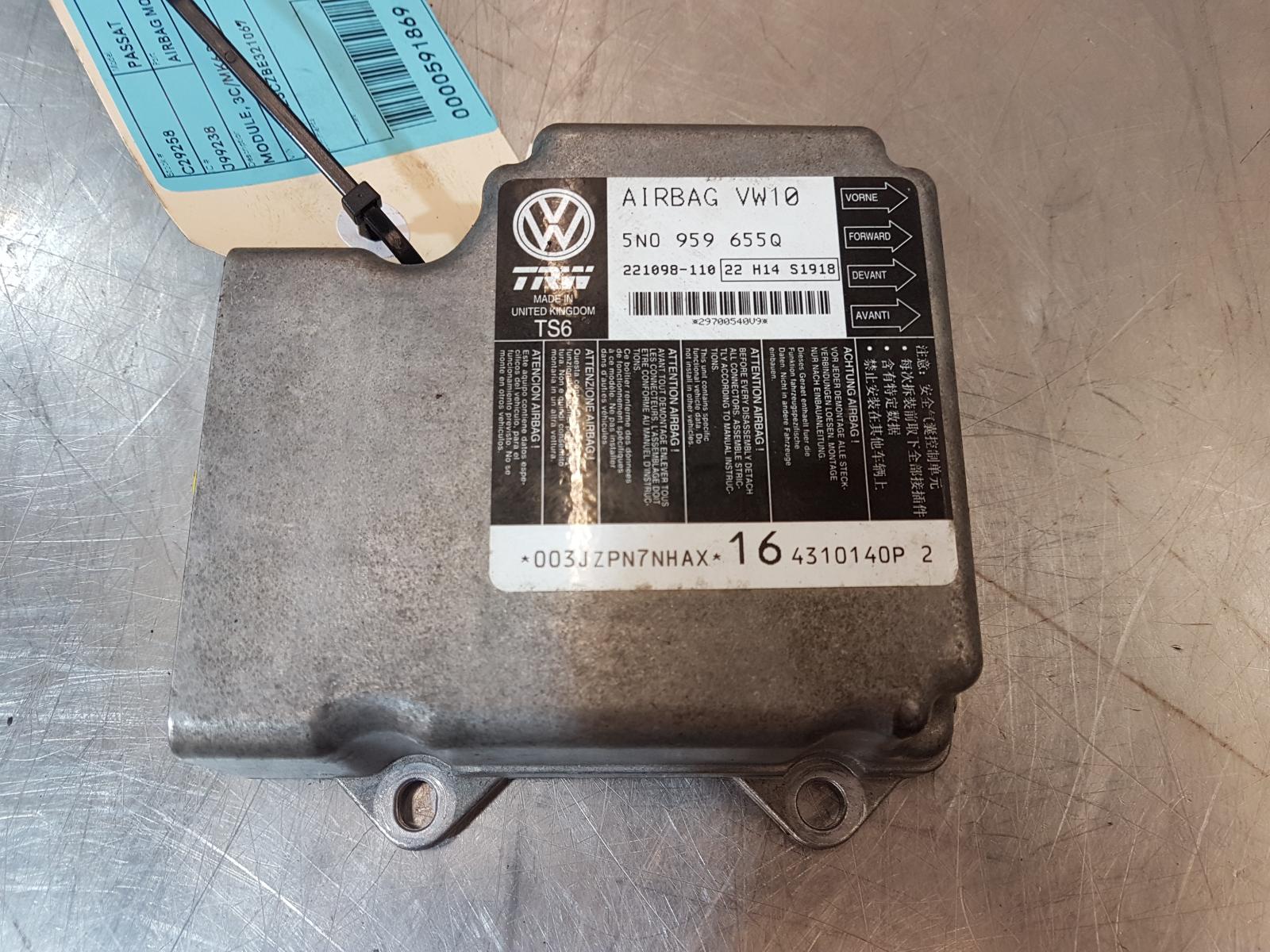 View Auto part Airbag Module/Sensor Volkswagen Passat 2010