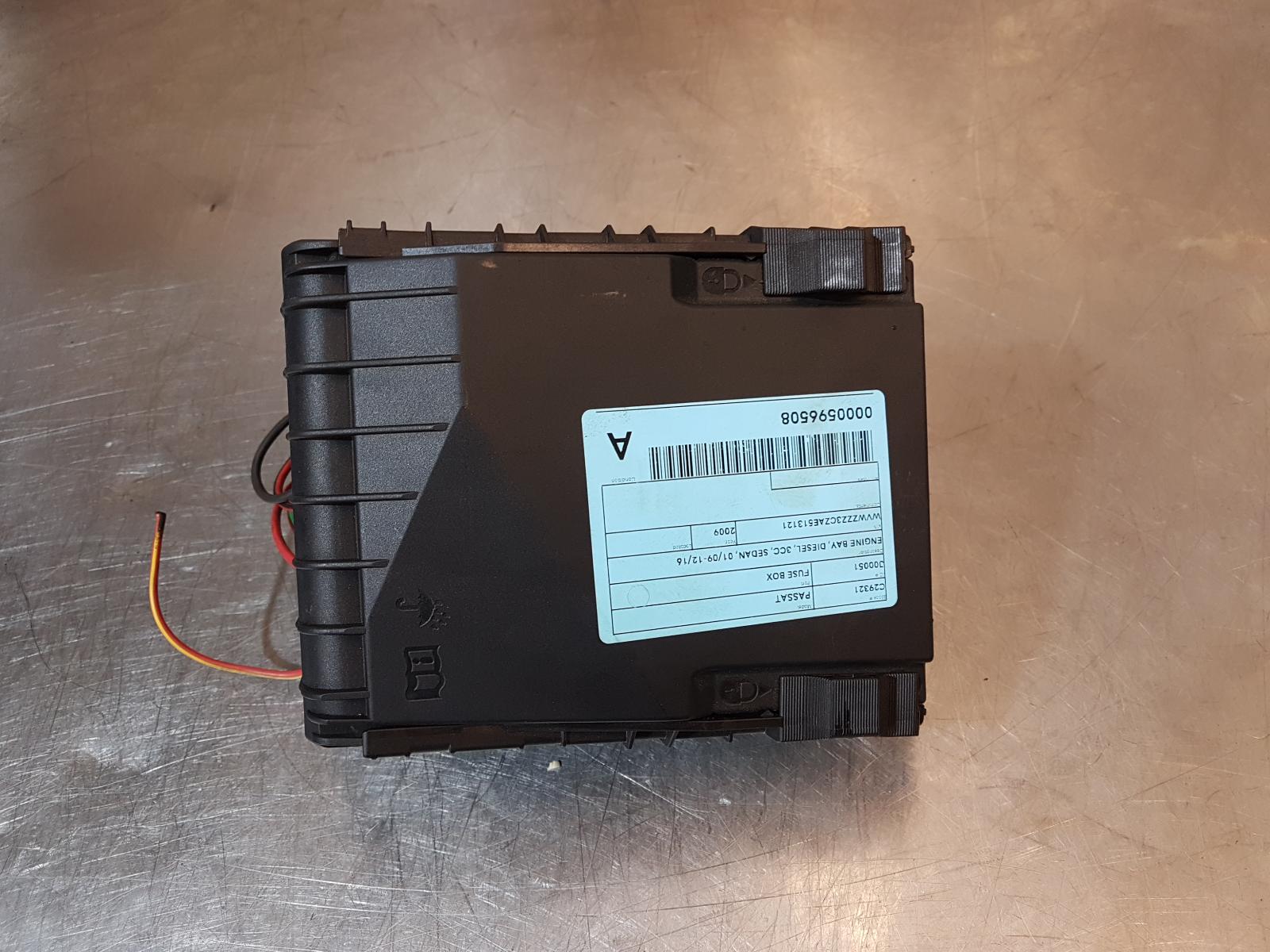 View Auto part Fuse Box Volkswagen Passat 2009