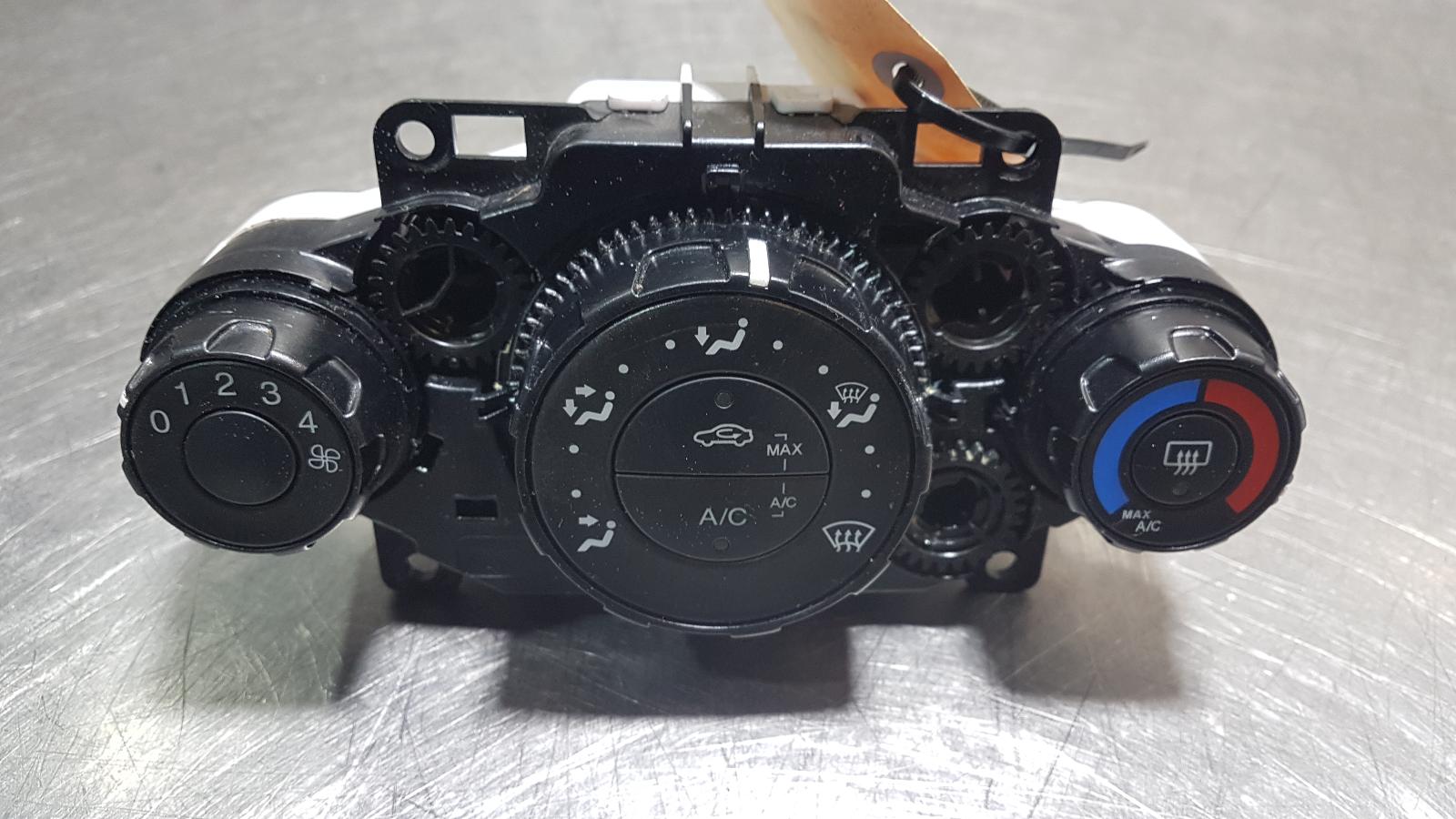 View Auto part Heater/Ac Controls Ford Fiesta 2012