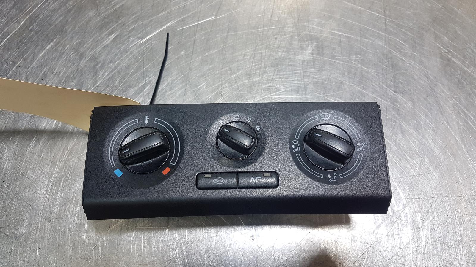 View Auto part Heater/Ac Controls Skoda Fabia 2012