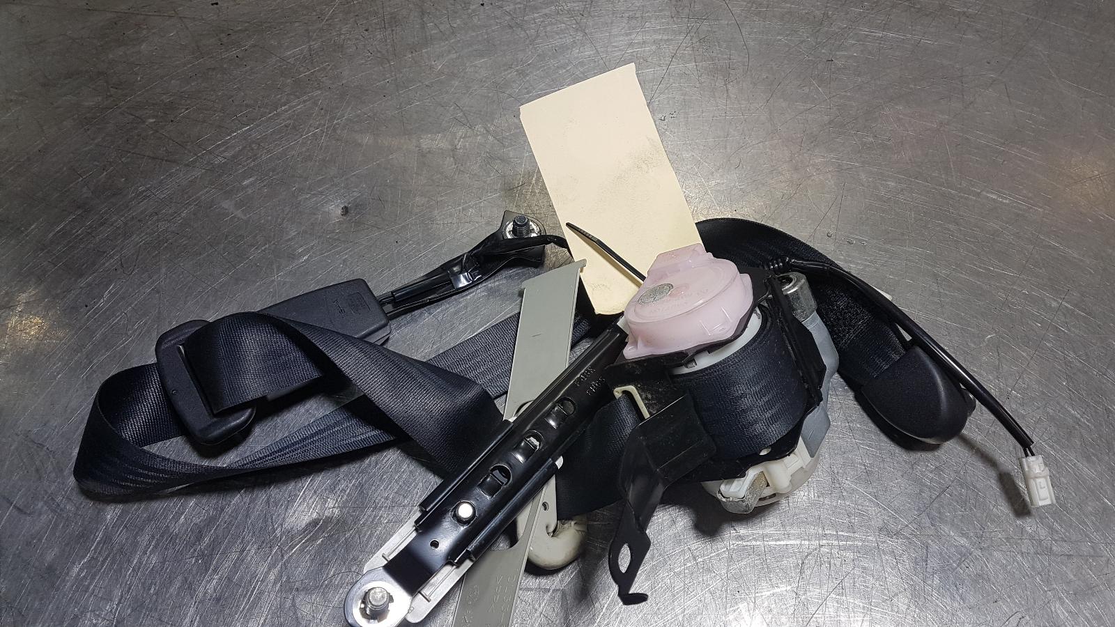 View Auto part Seatbelt/Stalk Mazda 2 2010