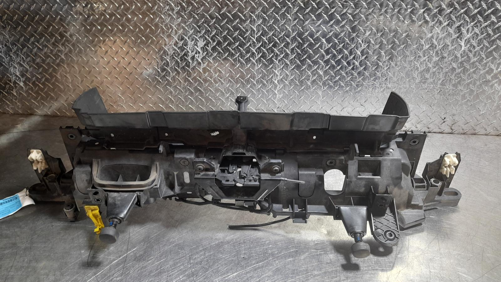 View Auto part Radiator Support Ford Ecosport 2015