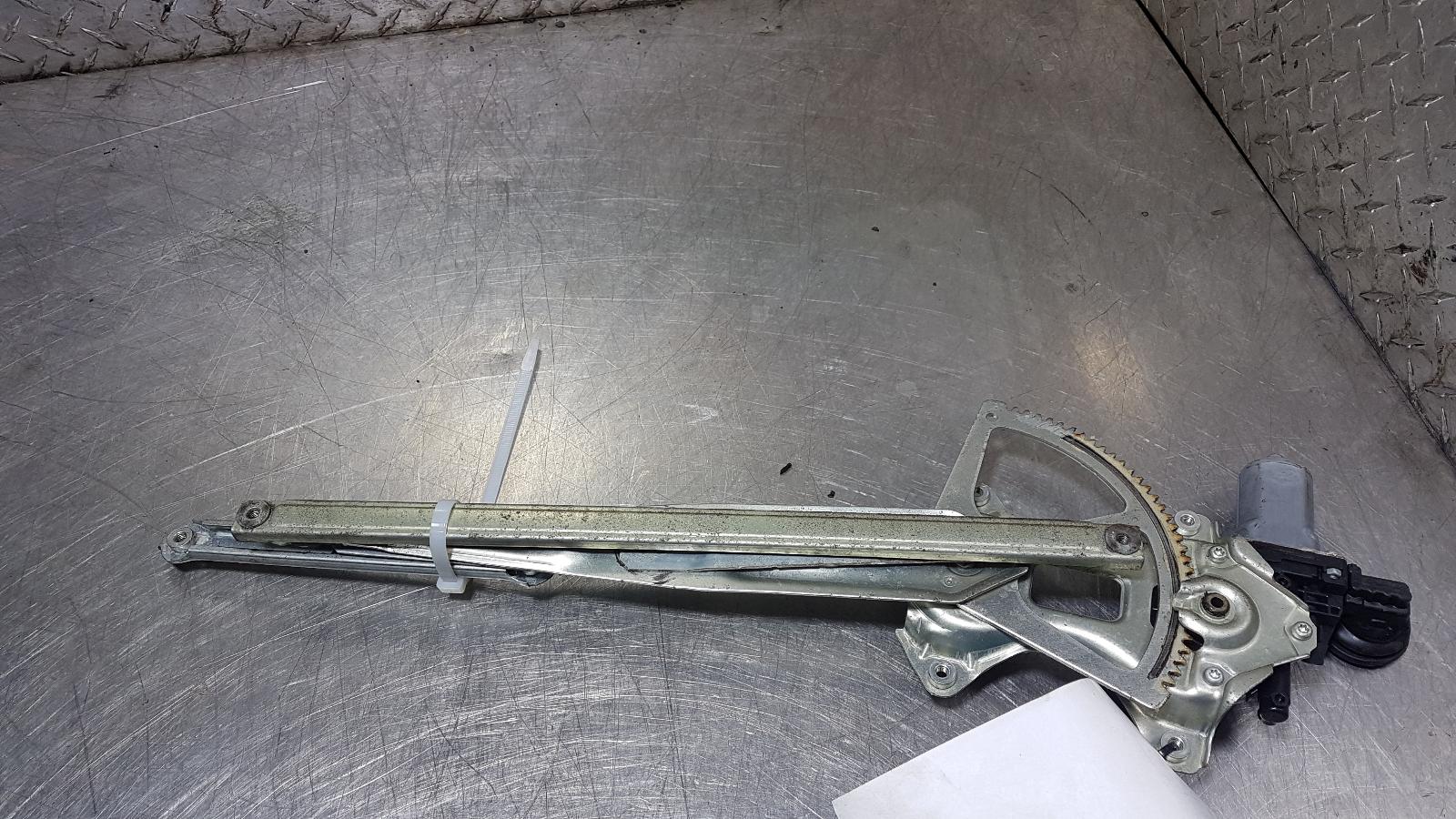 View Auto part Right Front Window Reg/Motor Toyota Yaris 2009