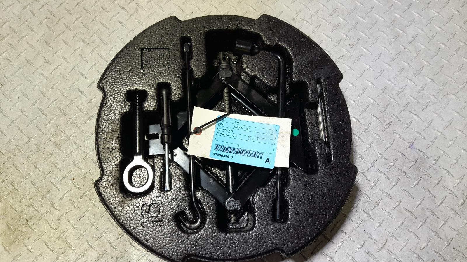 View Auto part Jack/Tool Kit Hyundai I30 2015