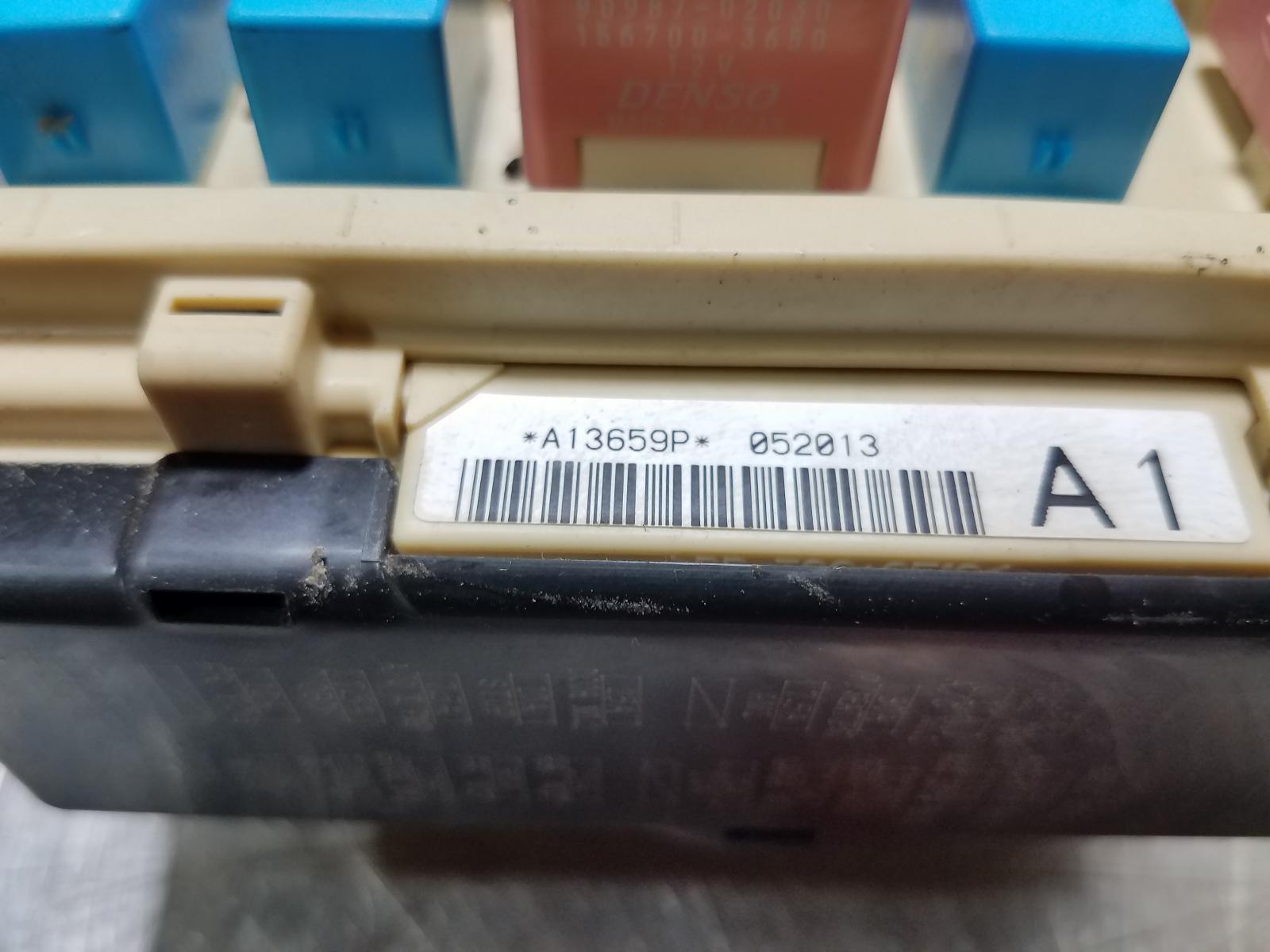 View Auto part Fuse Box Toyota Kluger 2013