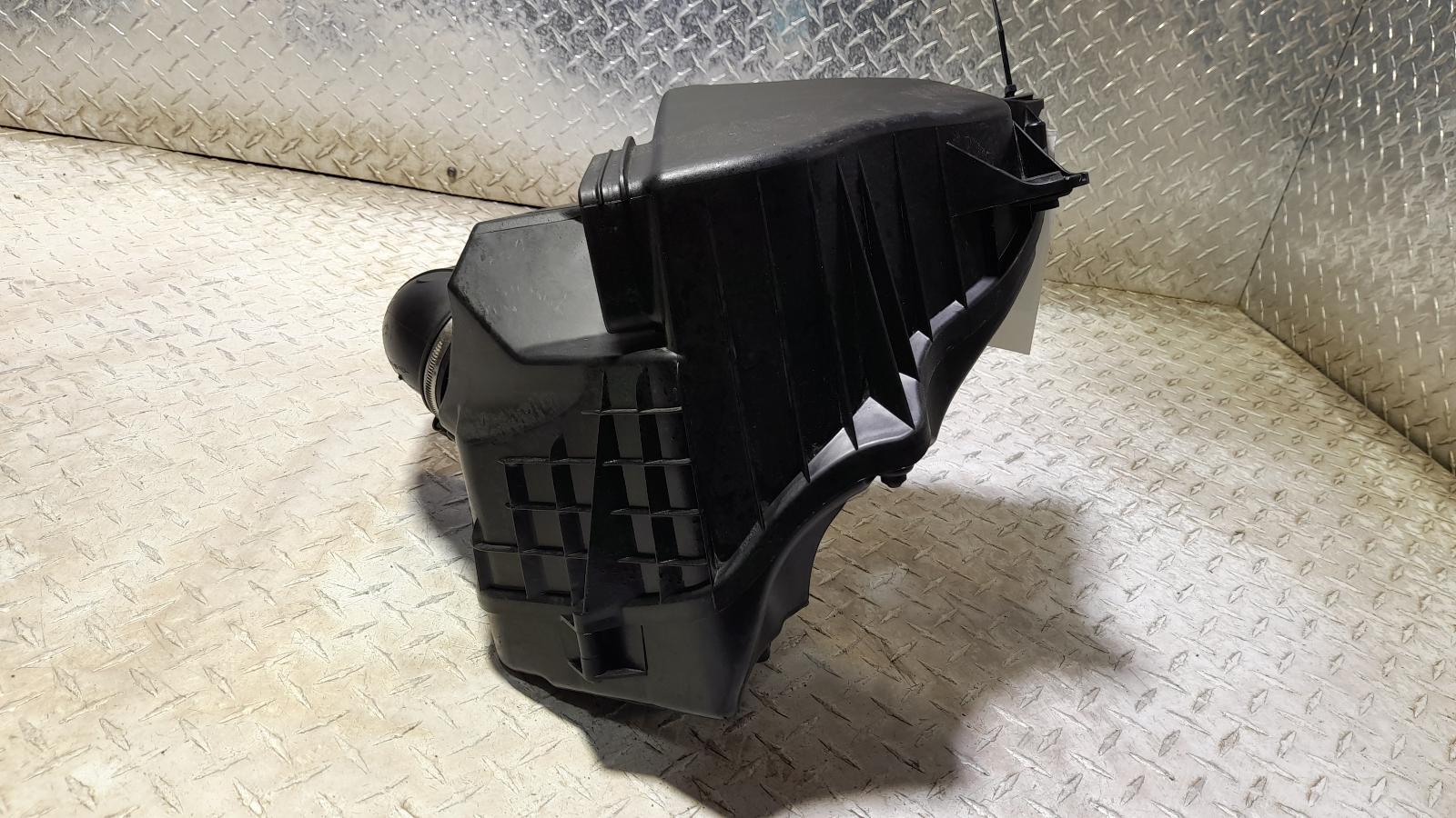 View Auto part Air Cleaner/Box Bmw 3 Series 2011